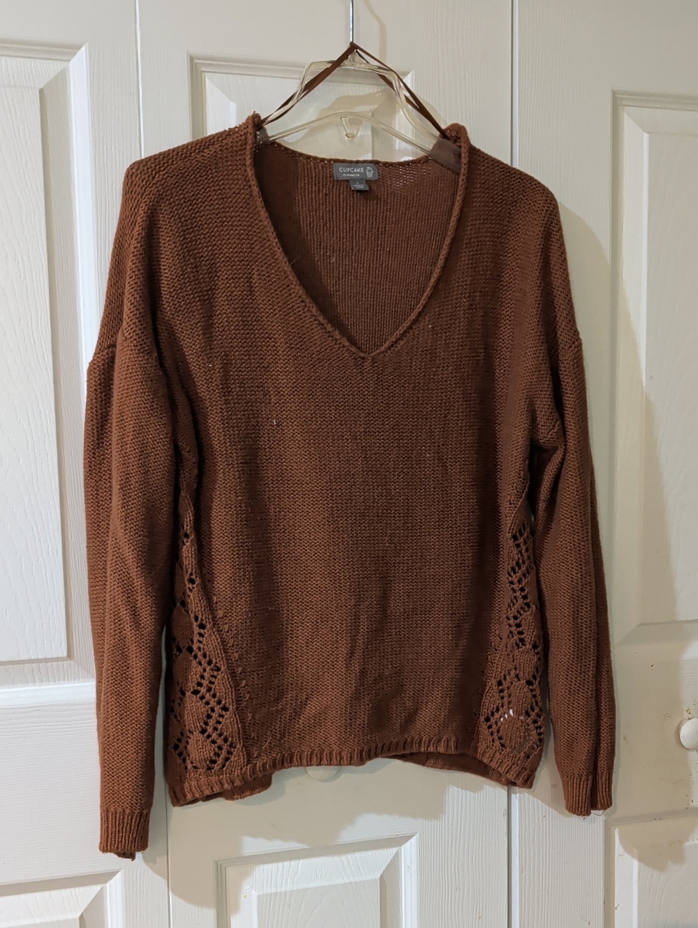 Cake Rust-Brown V-Neck Knit Sweater